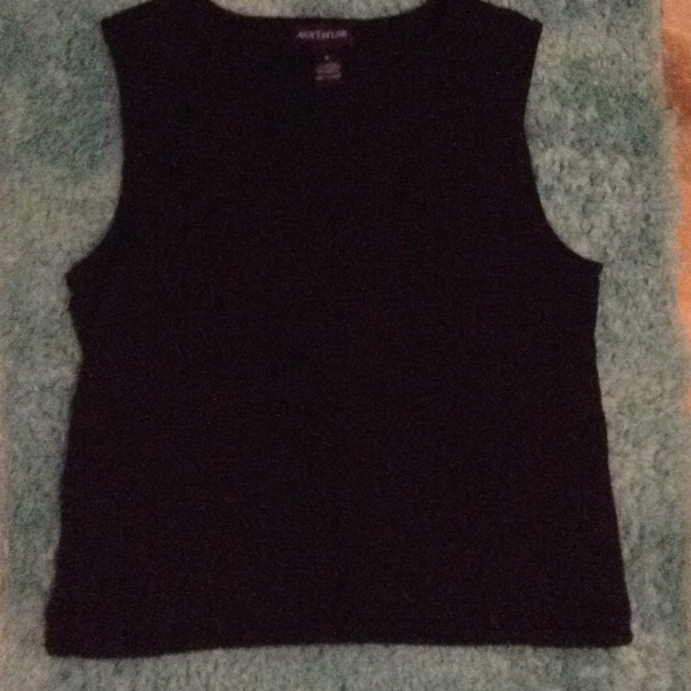 A black tank top with bottom tie